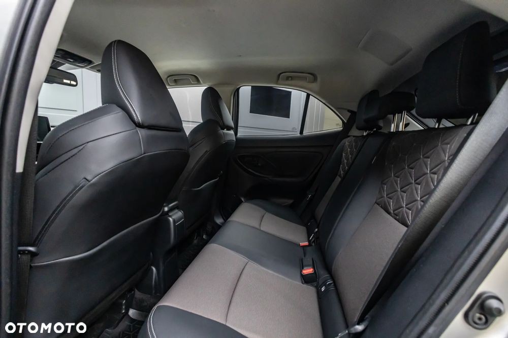 Toyota Yaris Cross Hybrid 1.5 Executive AWD - 32