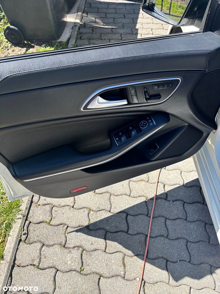 Mercedes-Benz CLA 200 7G-DCT - 15