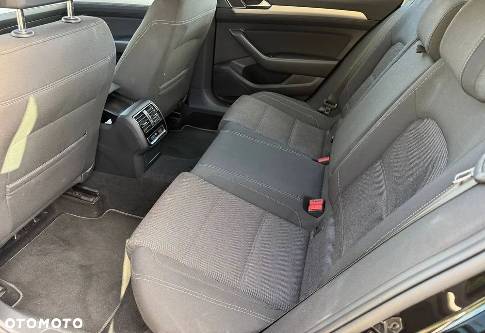 Volkswagen Passat - 15