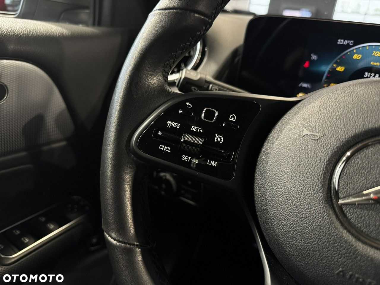 Mercedes-Benz GLB - 21