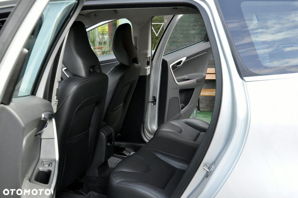 Volvo XC 60 D4 Momentum - 38