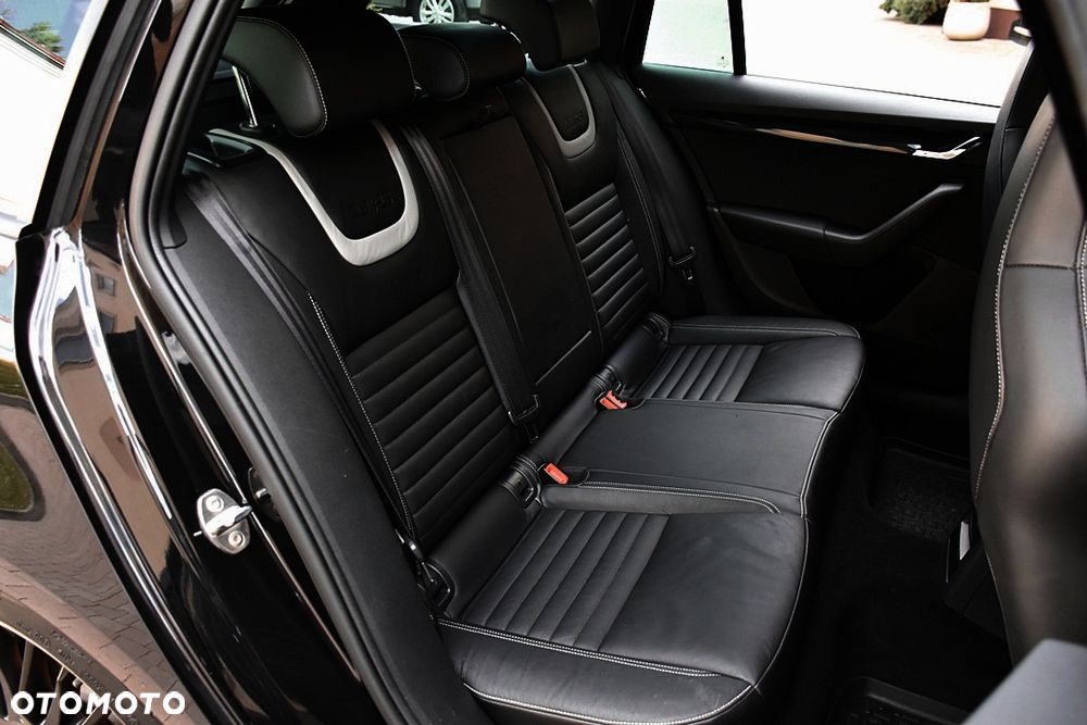 Skoda Octavia 2.0 TDI DSG RS - 38