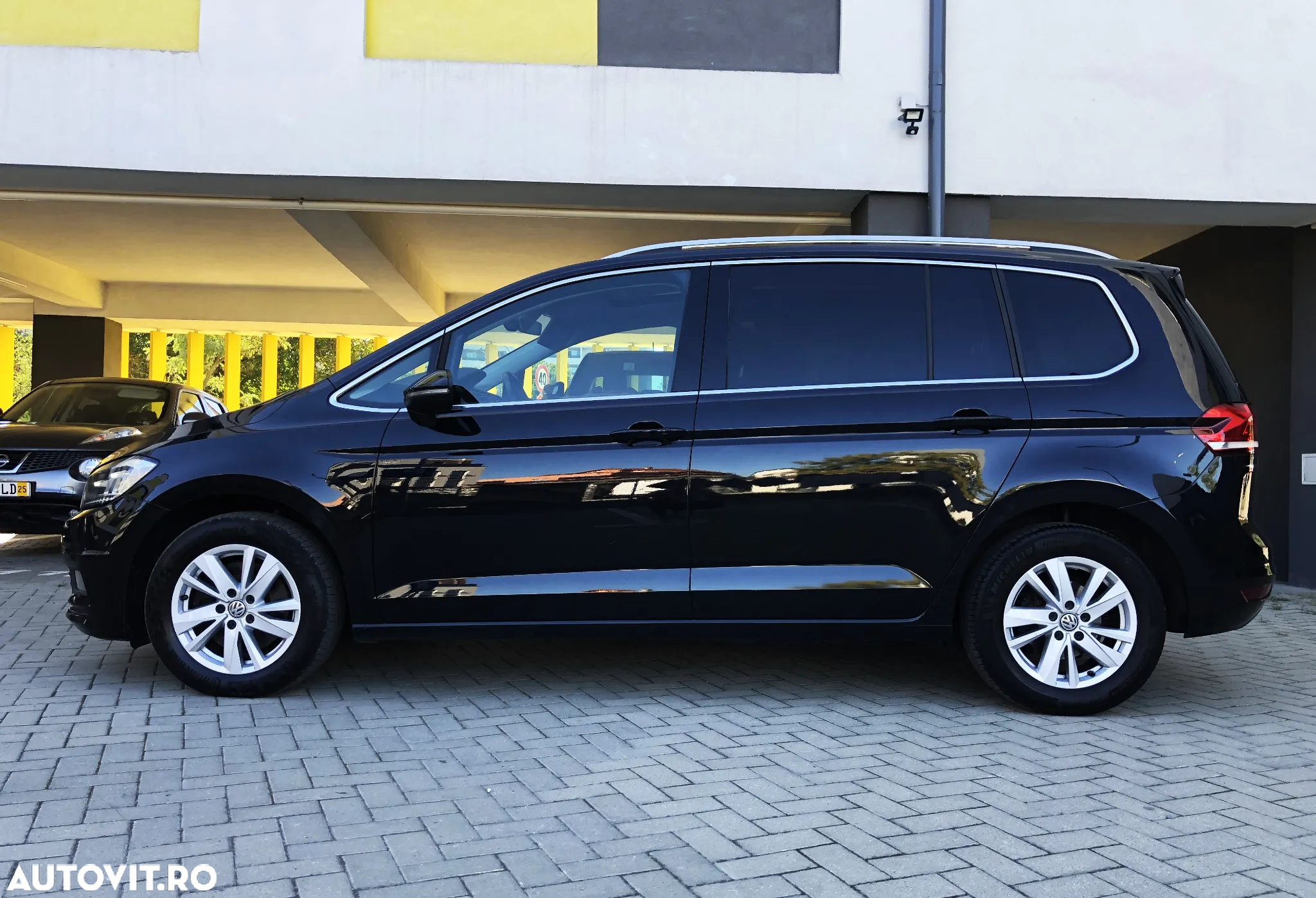 Volkswagen Touran 2.0 TDI DSG Highline - 40