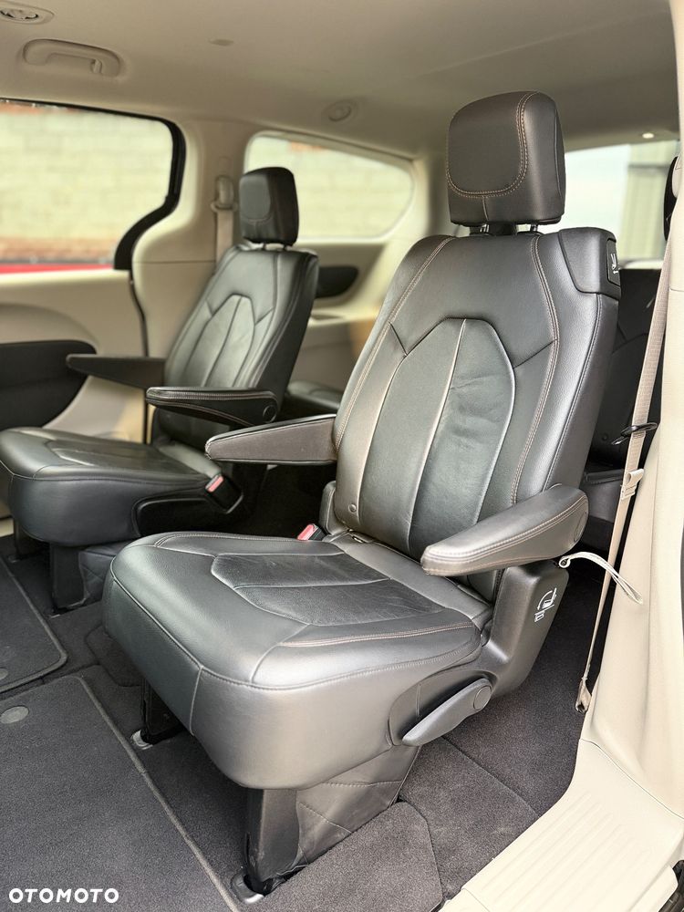 Chrysler Pacifica - 13