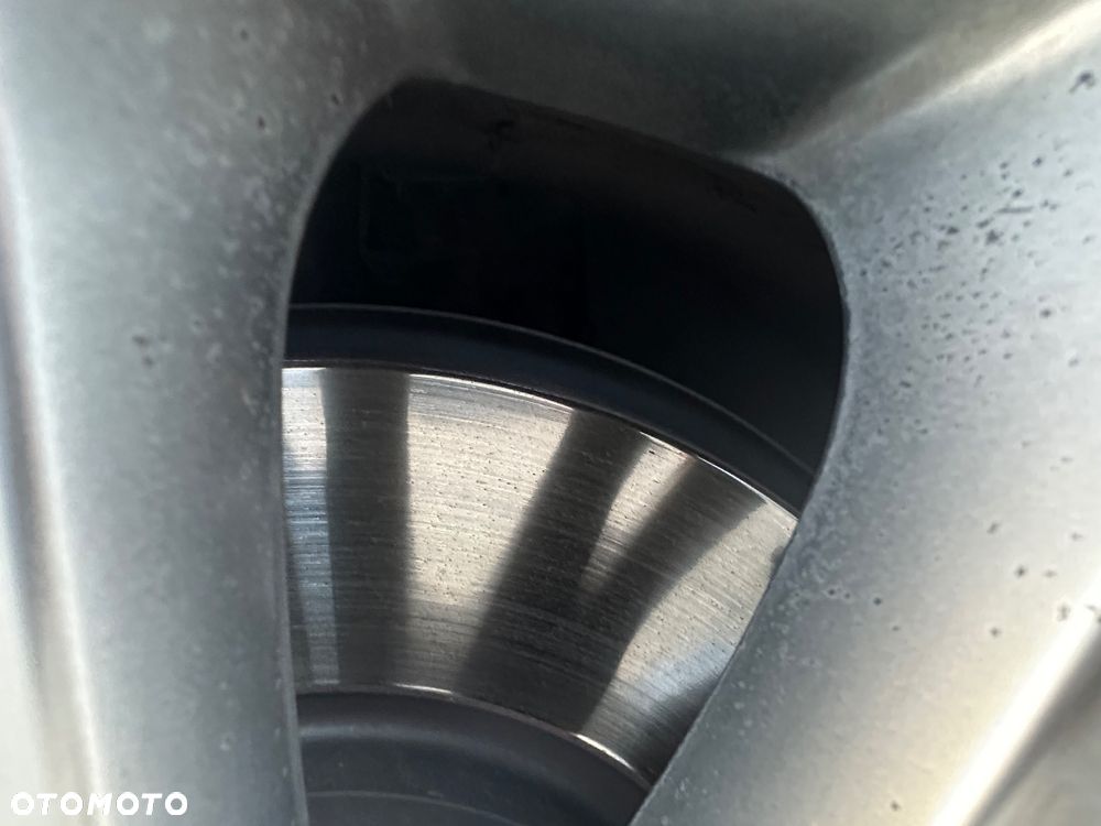 Ford Kuga 2.0 TDCi 2x4 Titanium - 10