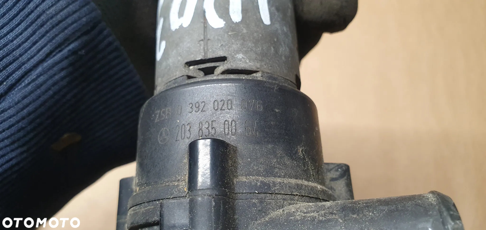 Dodatkowa pompka obiegu wody Mercedes W203 2038350064 - 5