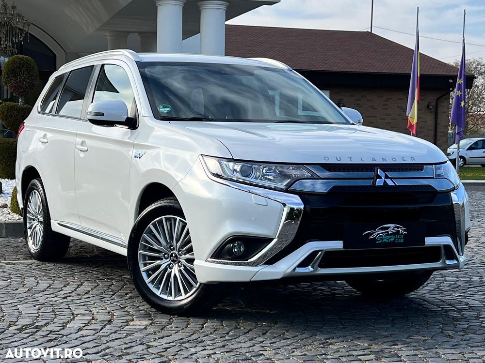 Mitsubishi Outlander 2.4 4WD Plus - 2