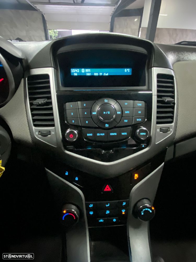 Chevrolet Cruze 1.6 LS - 13