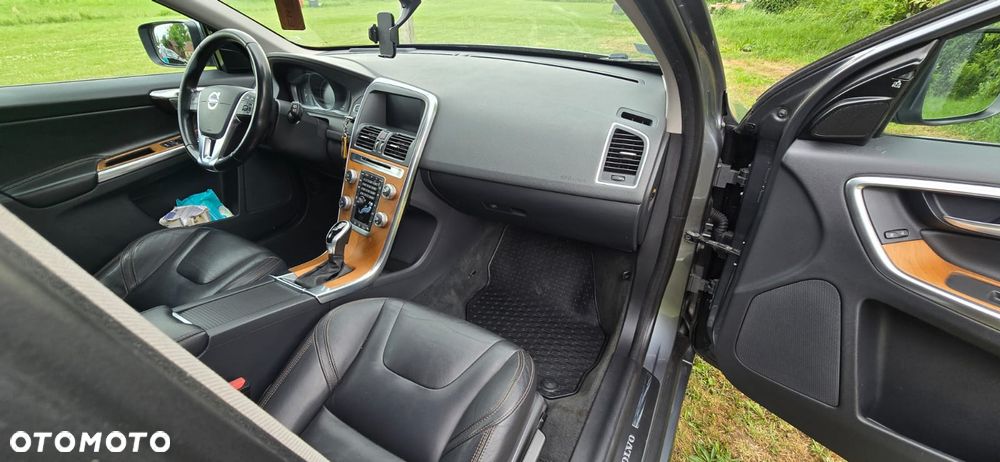Volvo XC 60 D4 R-Design - 23