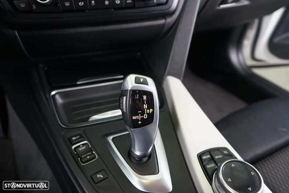 BMW 320 d Aut. Efficient Dynamics Edition - 29