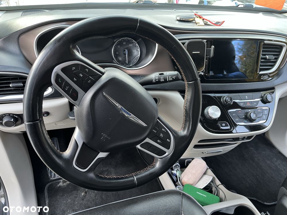 Chrysler Pacifica - 6