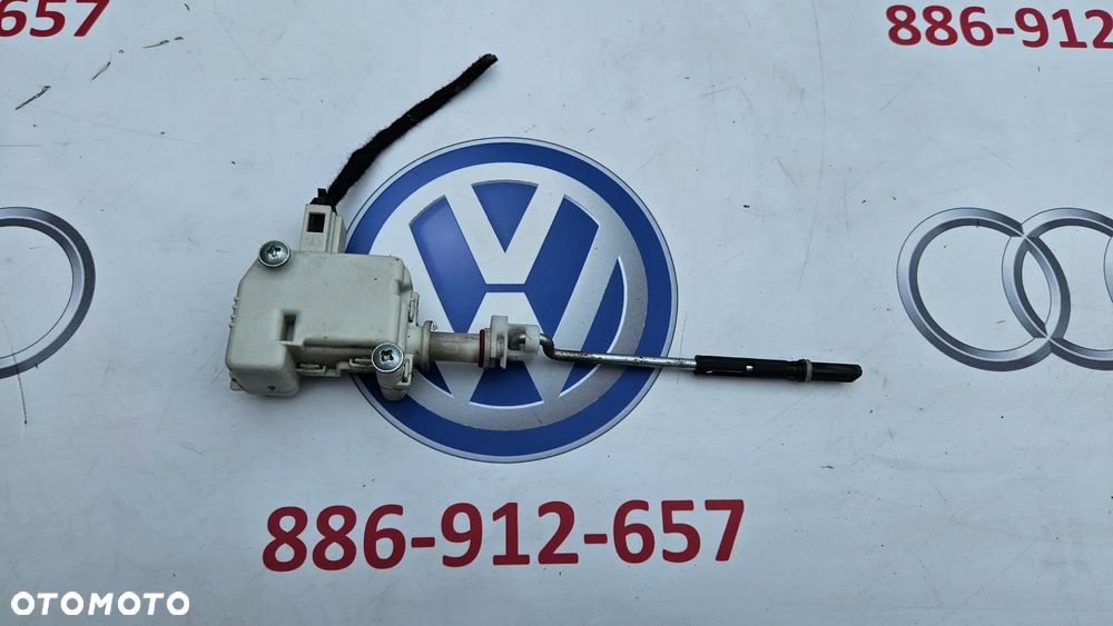 Skoda Octavia I Siłownik pokrywy wlewu Silniczek klapki paliwa Siłownik 3B0810773B - 3