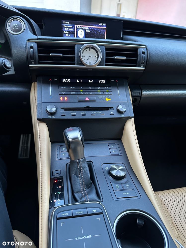 Lexus RC 200t / 300 F Sport - 13