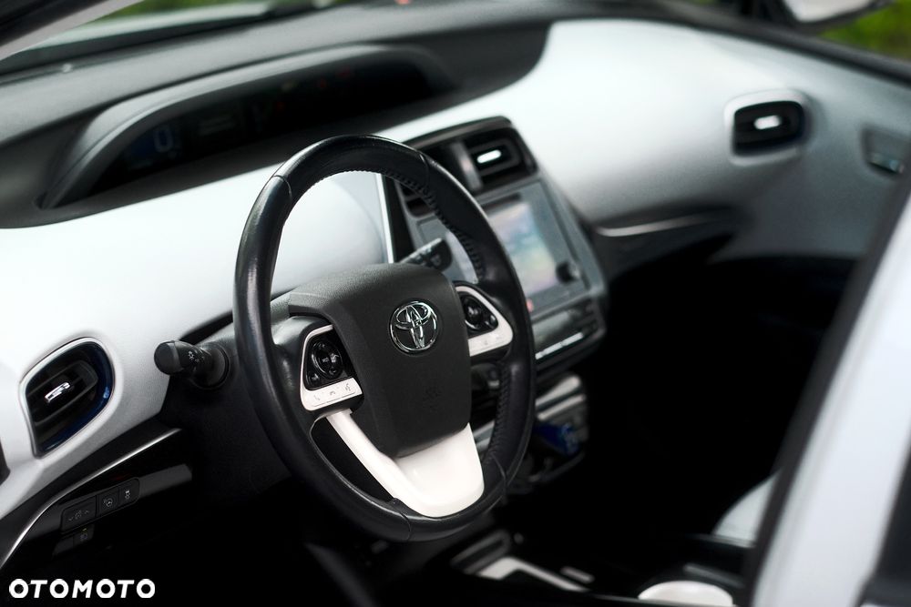 Toyota Prius (Hybrid) Executive - 38