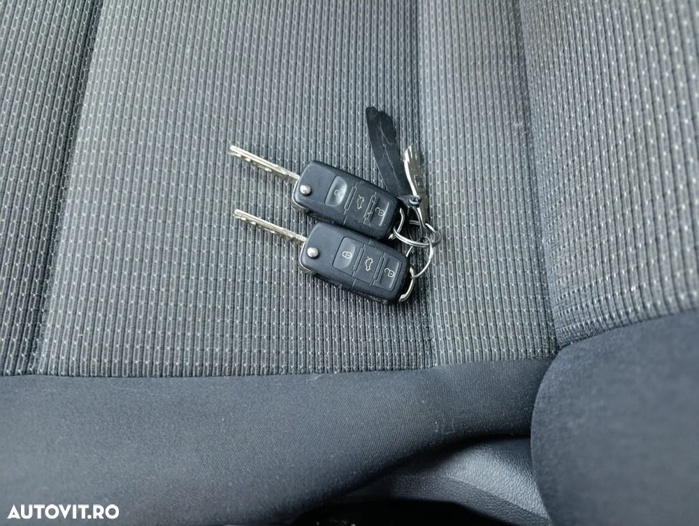 Volkswagen Golf 1.9 TDI DPF DSG Individual - 26