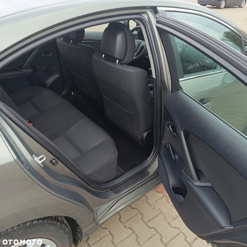 Toyota Avensis 1.6 Active - 12