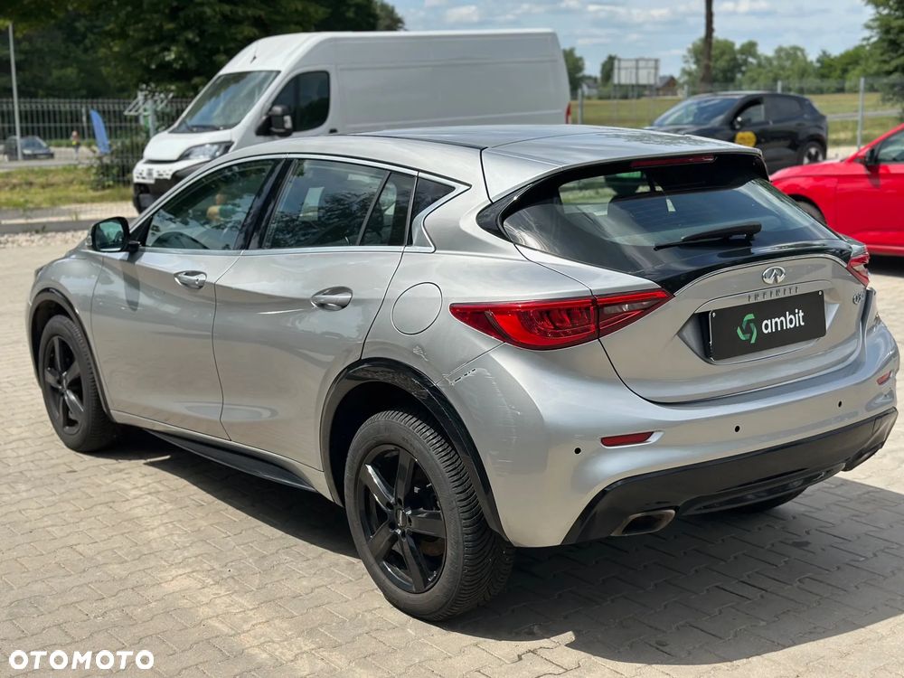Infiniti Q30 - 5