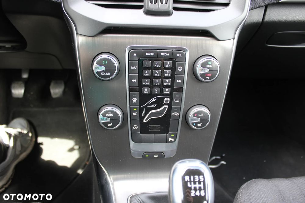 Volvo V40 T2 Summum - 18