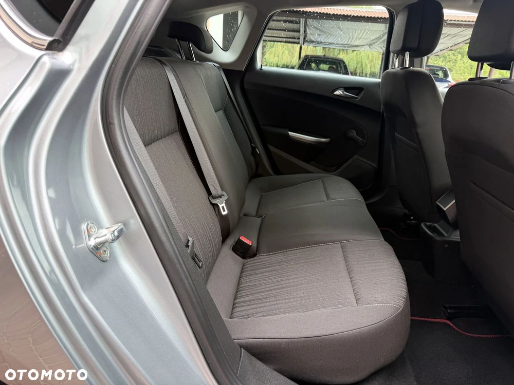 Opel Astra 1.4 Innovation - 26