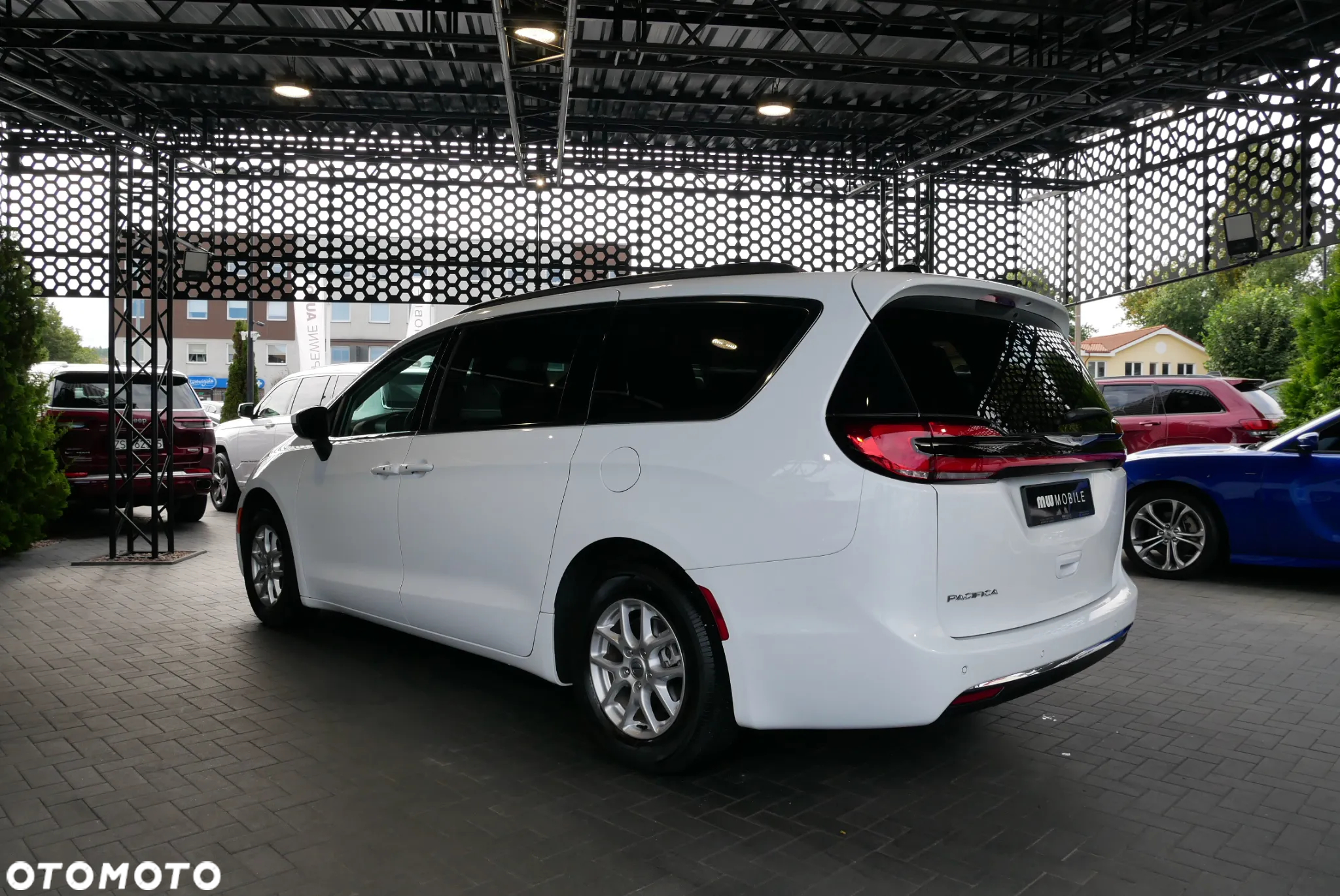 Chrysler Pacifica - 4