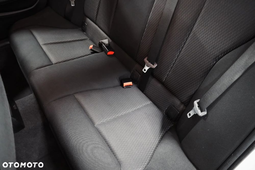 BMW Seria 1 118i - 8