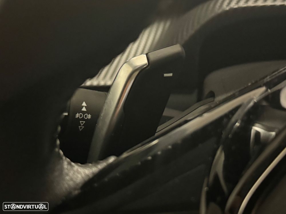 Peugeot 2008 1.2 PureTech Allure Pack EAT8 - 18