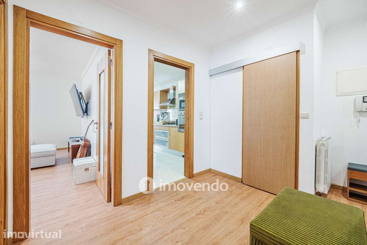 Apartamento T2 moderno, com estacionamento, nas Casas do Lago - Grande imagem: 2/45