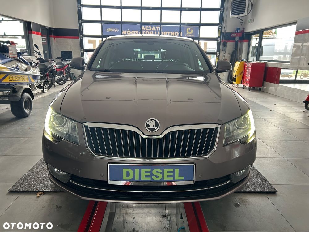 Skoda Superb 1.6 TDI Active Greenline - 11