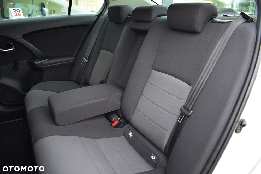 Toyota Avensis - 13