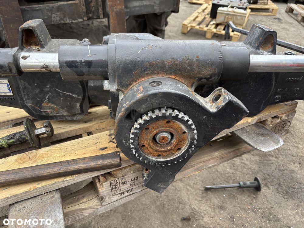 Valtra N92 - most przedni - zwolnica zwrotnica siłownik dyferencjał atak - 2