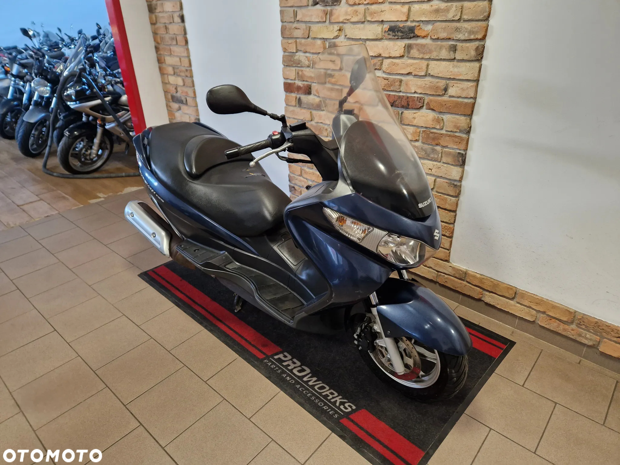 Suzuki Burgman - 17