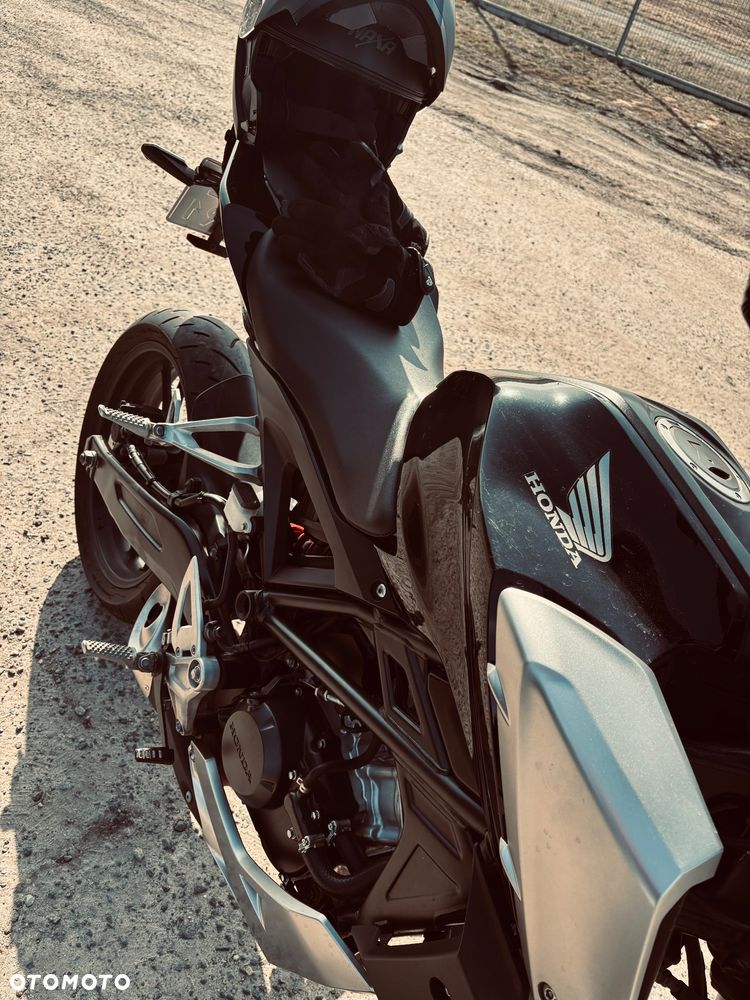 Honda CB - 1