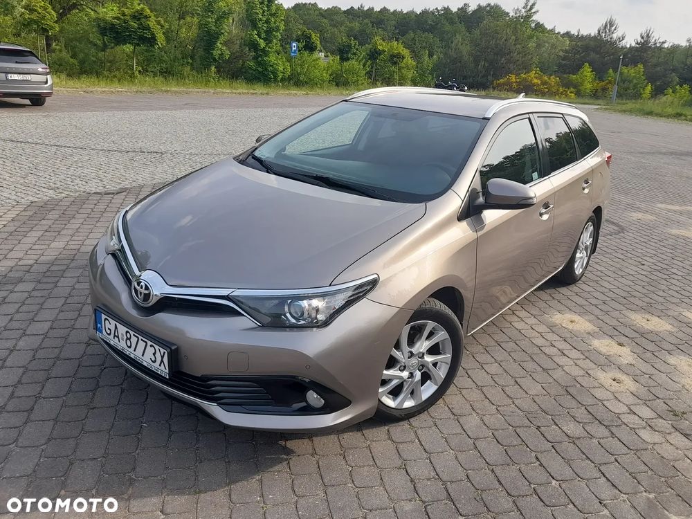 Toyota Auris 1.6 Premium Comfort - 2