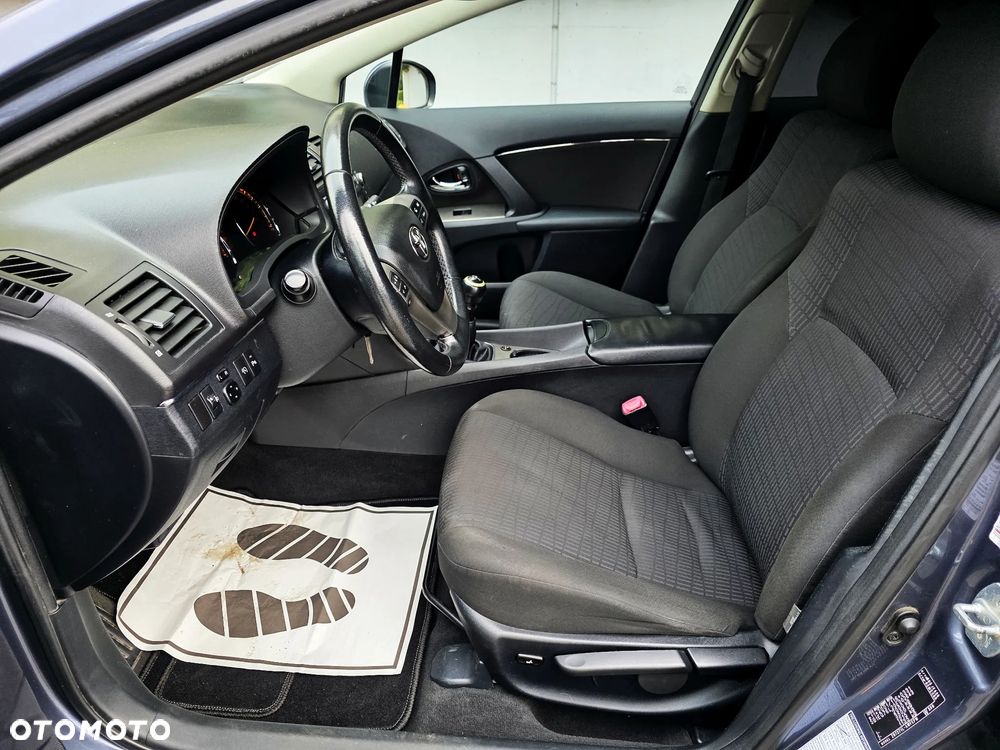 Toyota Avensis Combi 1.8 Executive - 9