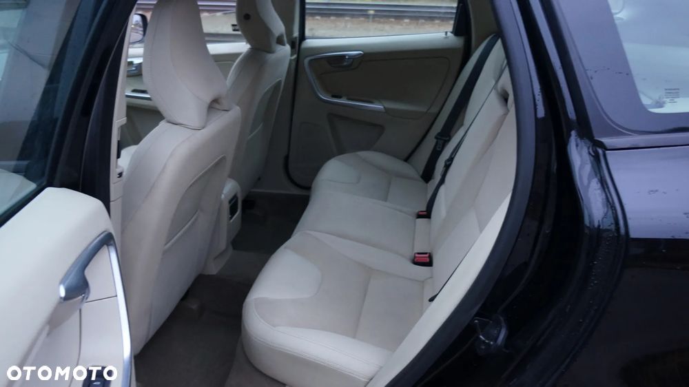 Volvo XC 60 D3 Momentum - 11