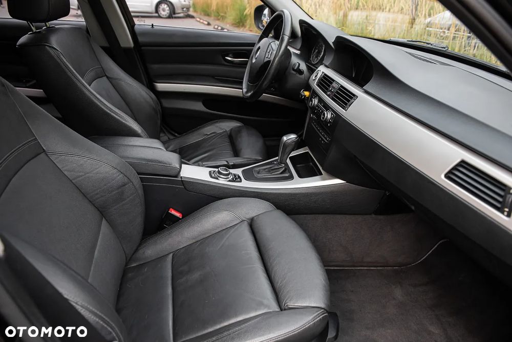 BMW Seria 3 325d DPF Touring - 27