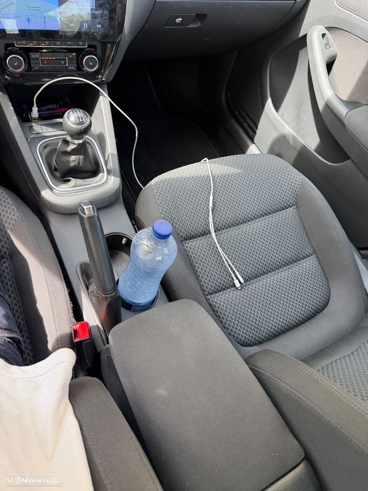 VW Jetta 1.2 TSi Comfortline - 12