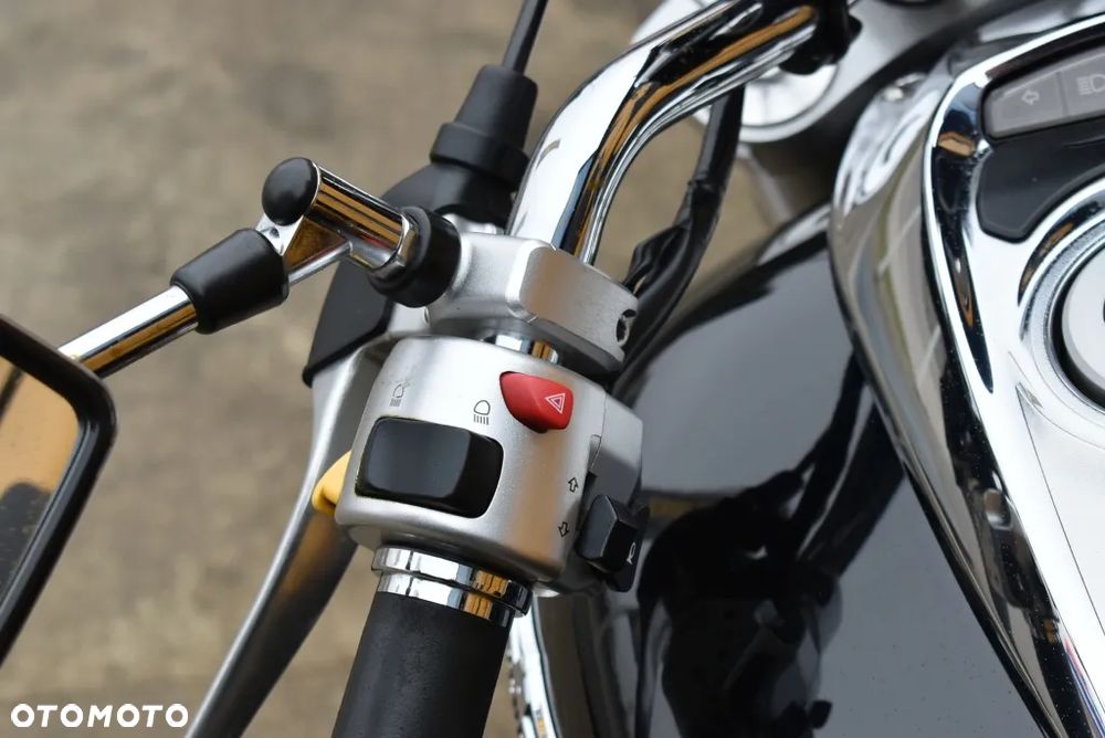 Suzuki Intruder - 21