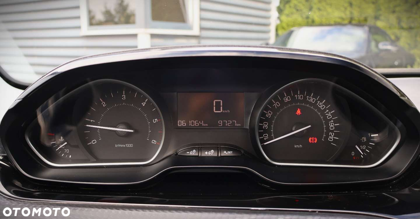 Peugeot 208 - 24