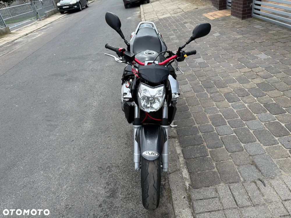 Suzuki GSR - 2