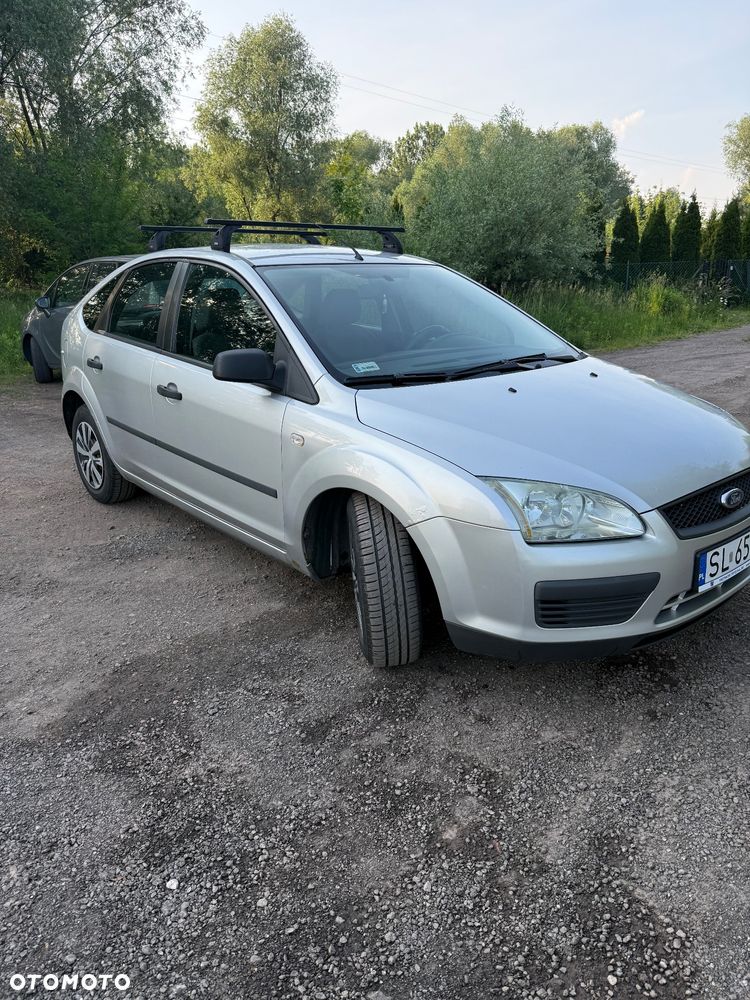 Ford Focus 1.4 Ambiente - 2