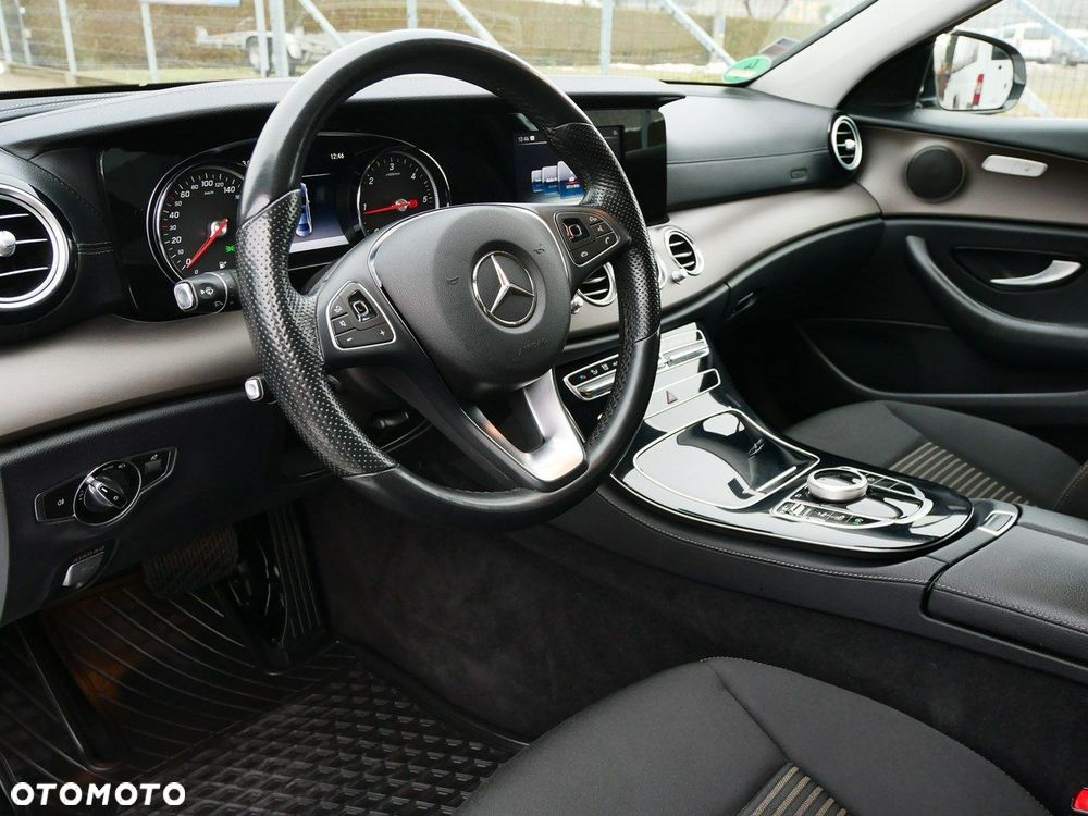 Mercedes-Benz Klasa E 220 d 9G-TRONIC - 13