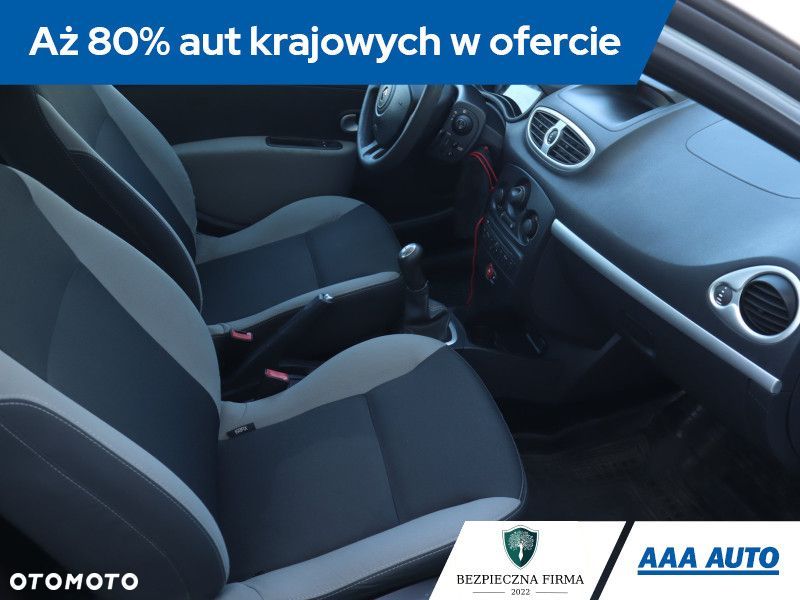 Renault Clio - 11