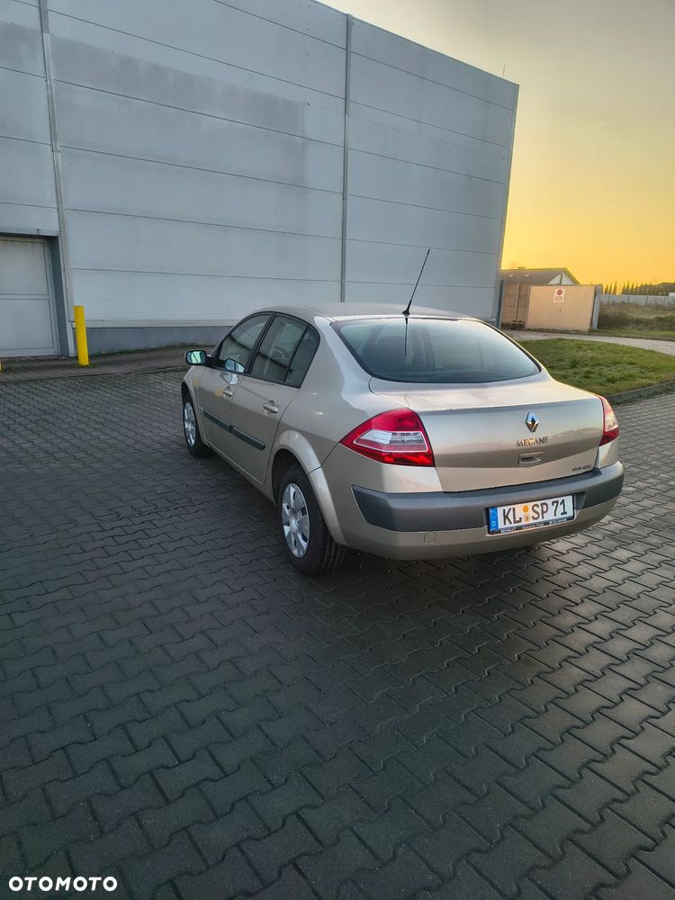 Renault Megane 1.6 16V Dynamique - 3