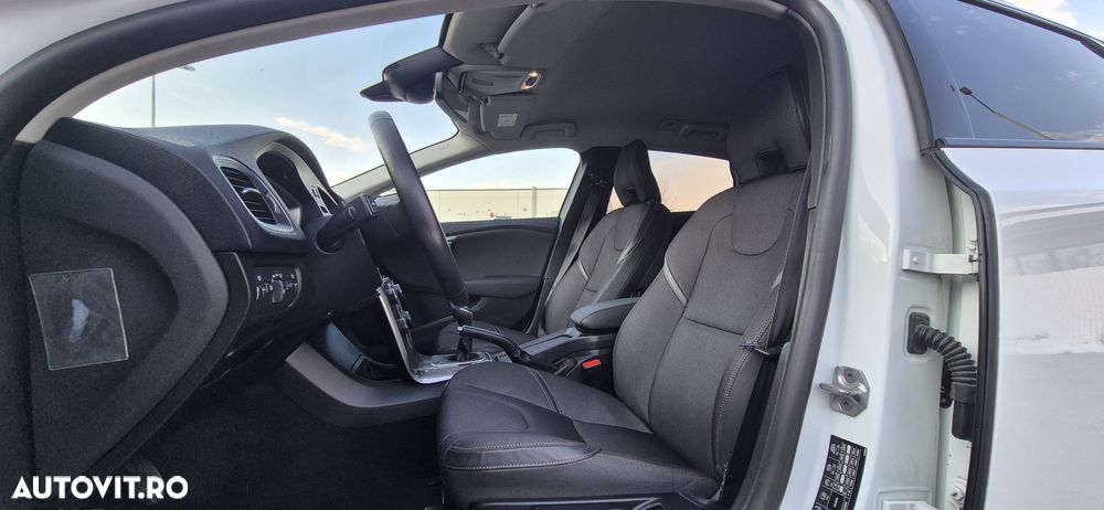 Volvo V40 D3 Momentum - 20