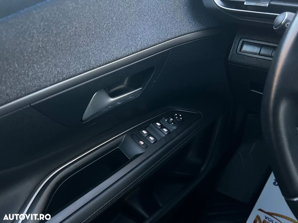 Peugeot 3008 1.2 PureTech 130 EAT8 GT - 17