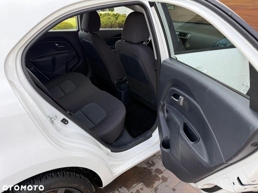 Kia Rio - 8