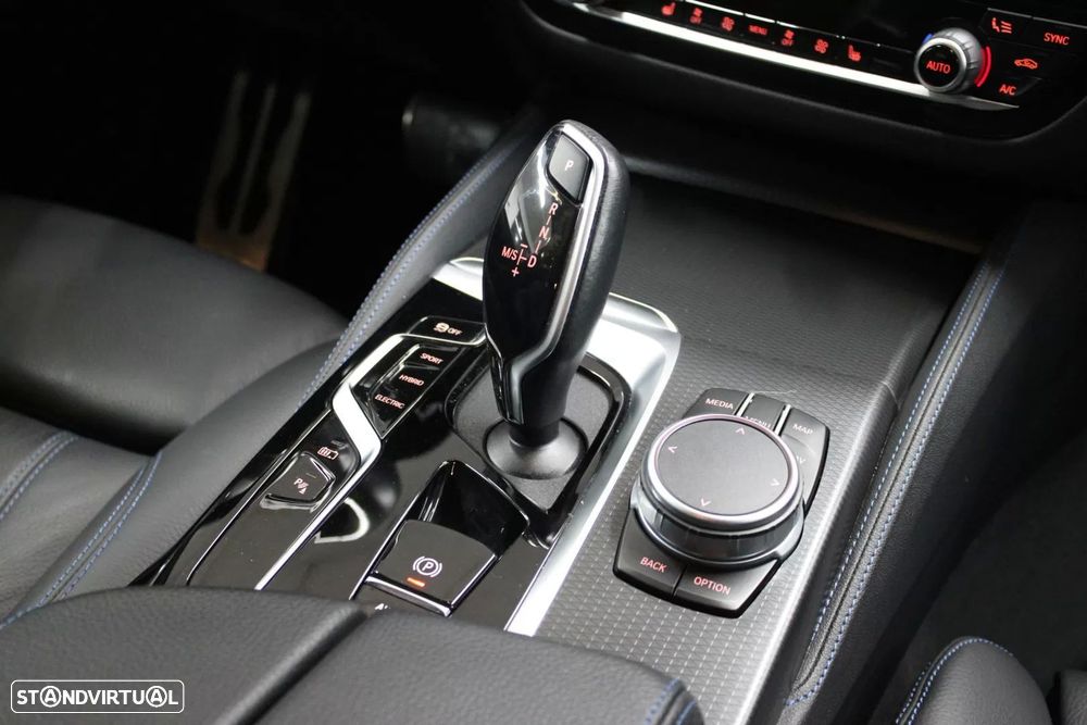 BMW 520 e Pack M - 13