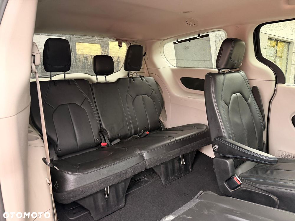 Chrysler Pacifica - 14