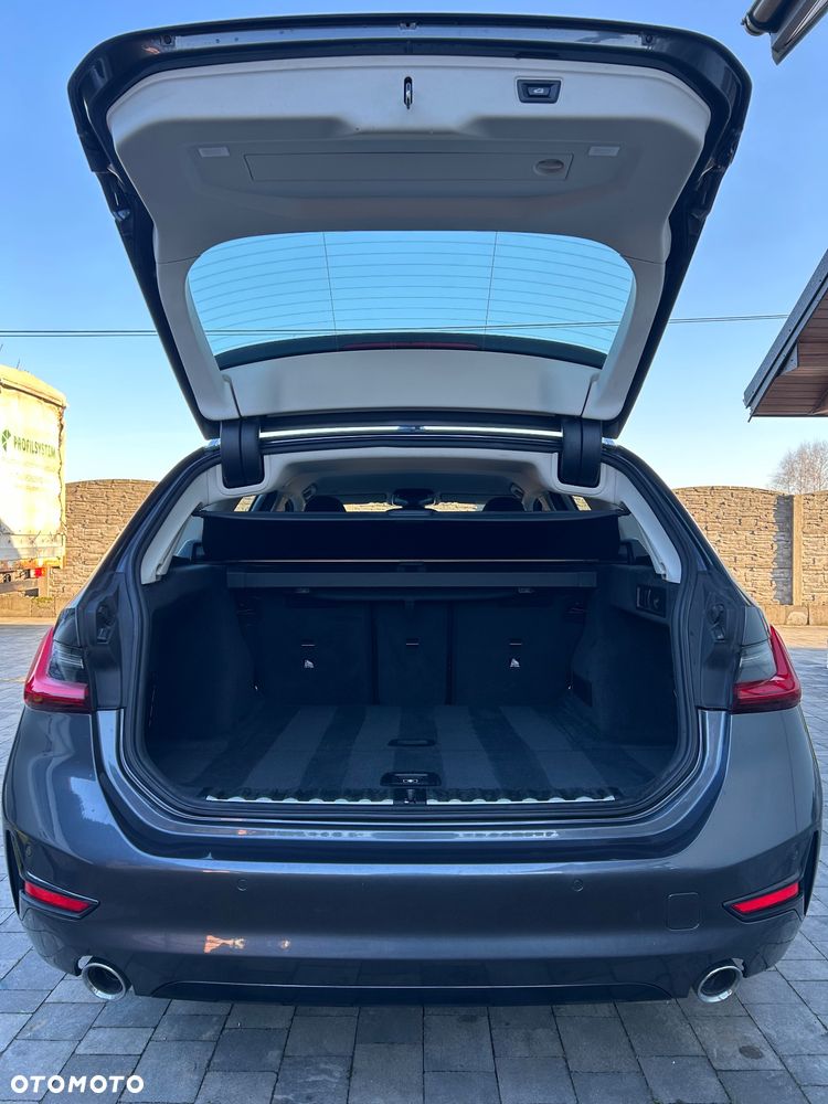 BMW Seria 3 320d - 16